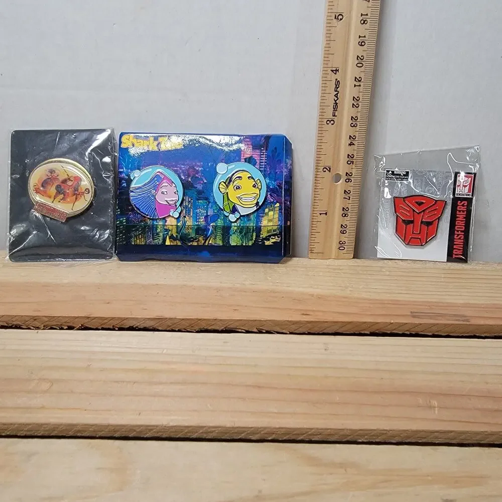 Set of 3 Animated Movie Collectible Pins and Ghostbusters Wallet - NEW